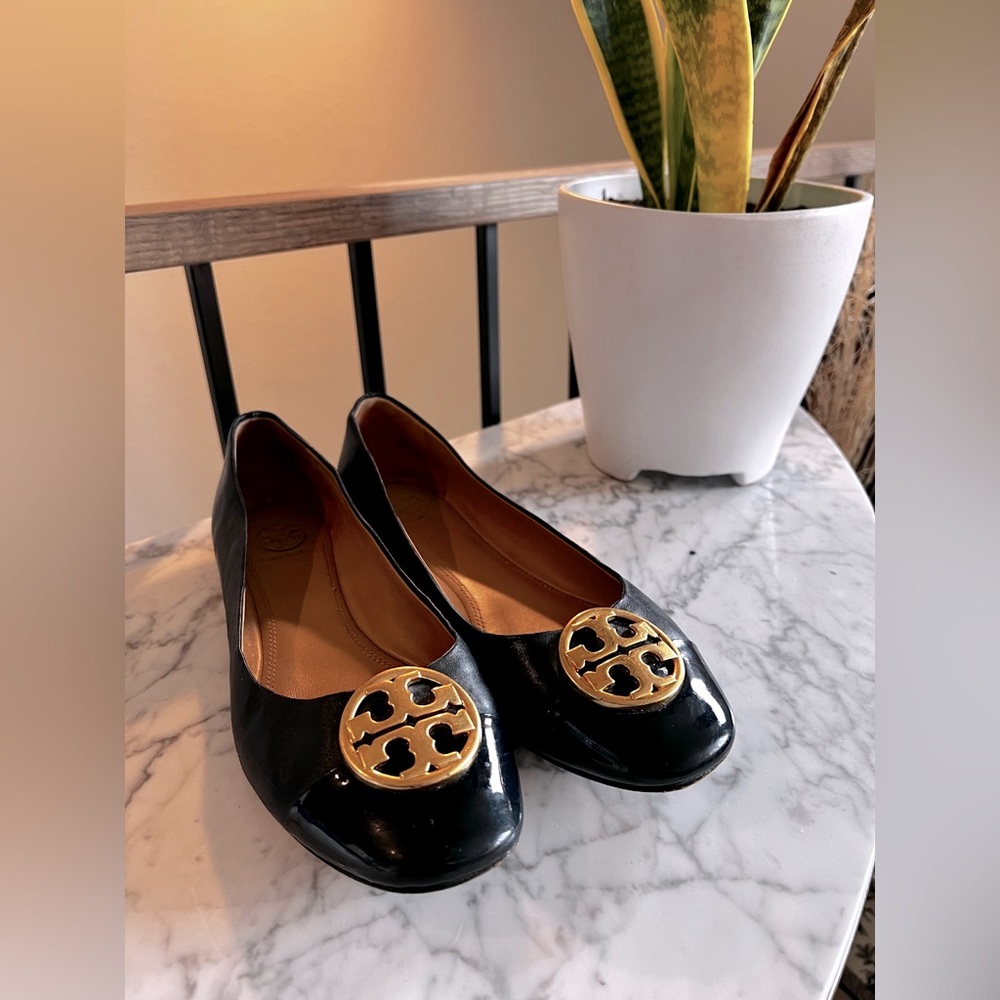 Tory Burch Navy Ballet Flat with Logo Hardware Size 8